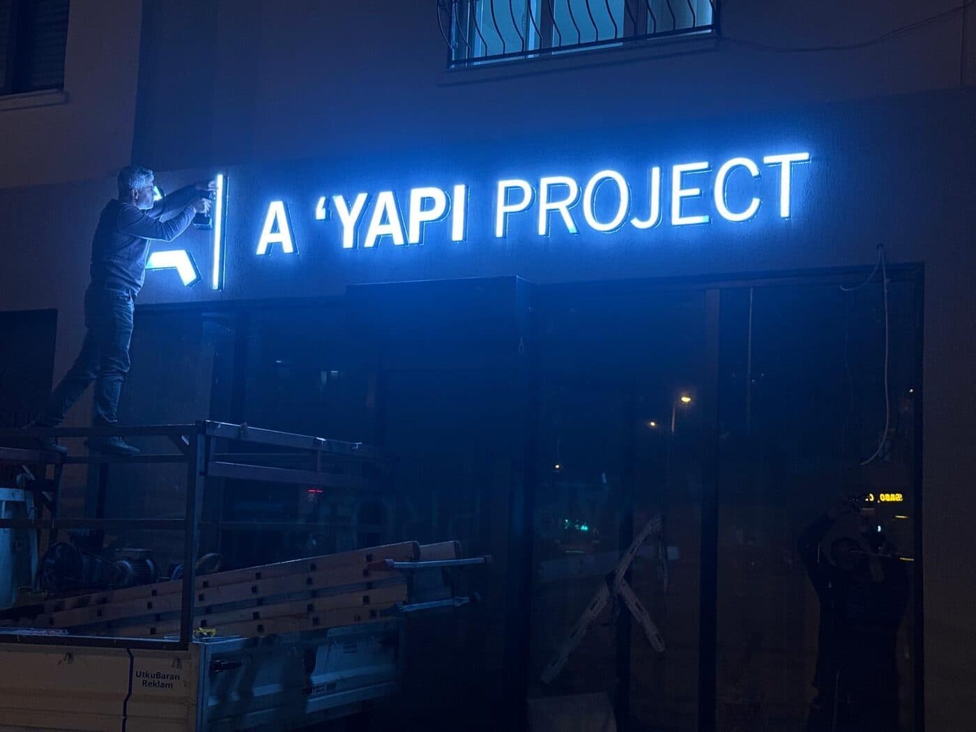 A Yapı Project — Halo Işıklı Kutu Harf — Adana