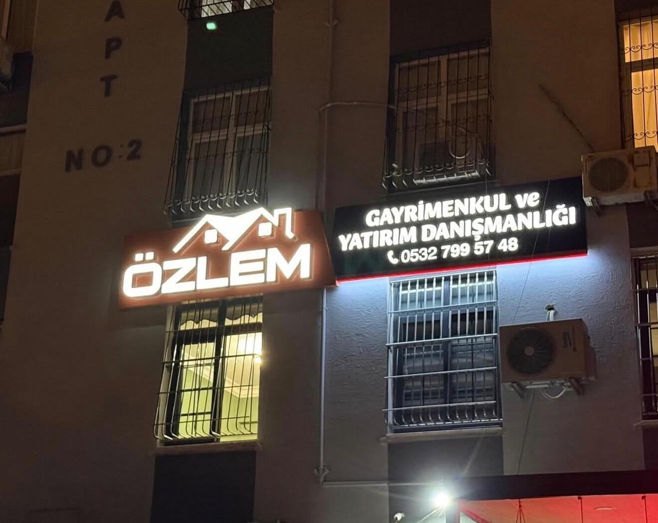 Özlem Gayrimenkul — Işıklı Kutu Harf + Pano — Sarıçam